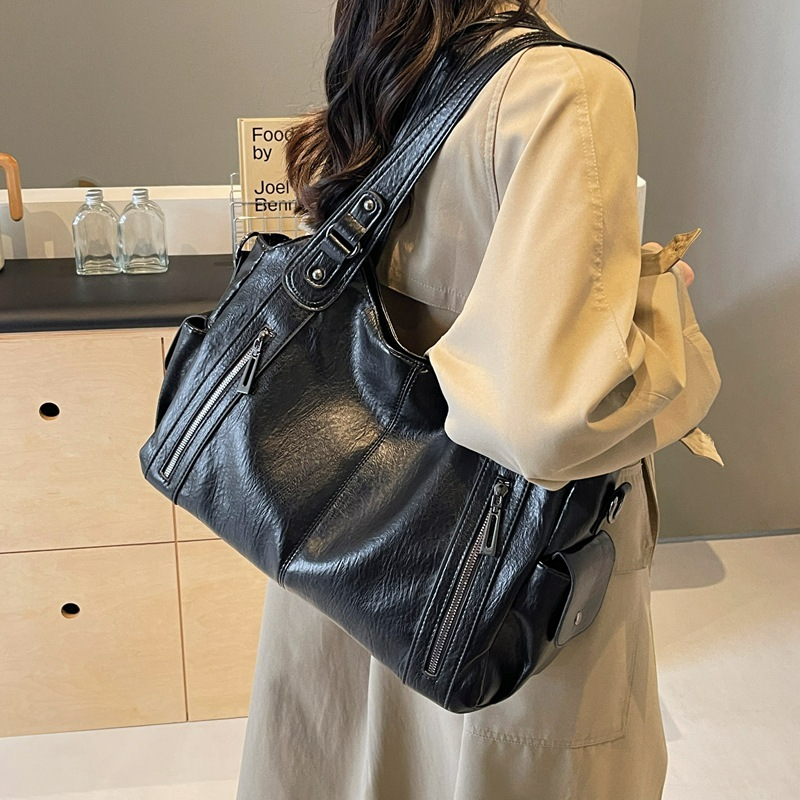 Handtasche für Damen ⎜ Klassische Schultertasche in Lederoptik mit Reißverschlusstaschen für Alltag und Freizeit