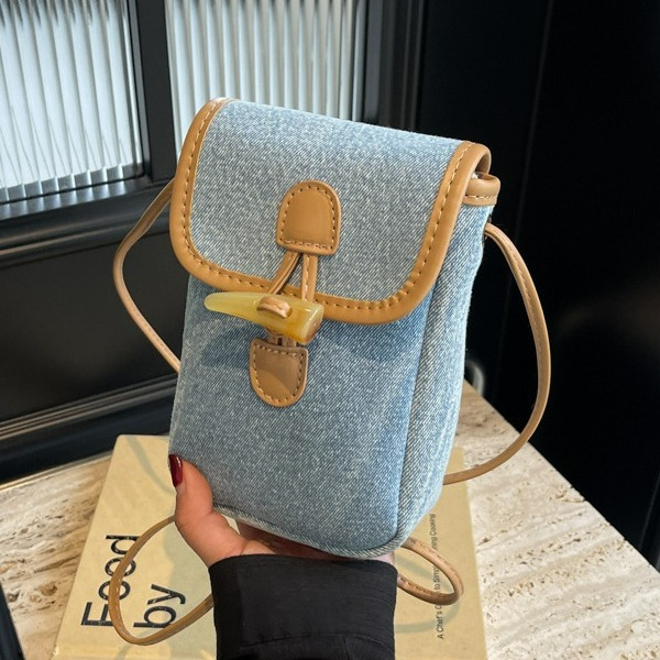 Damen Handy Umhängetasche aus Denim ⎜ Kompakte Schultertasche mit Hornverschluss und Verstellbarem Riemen
