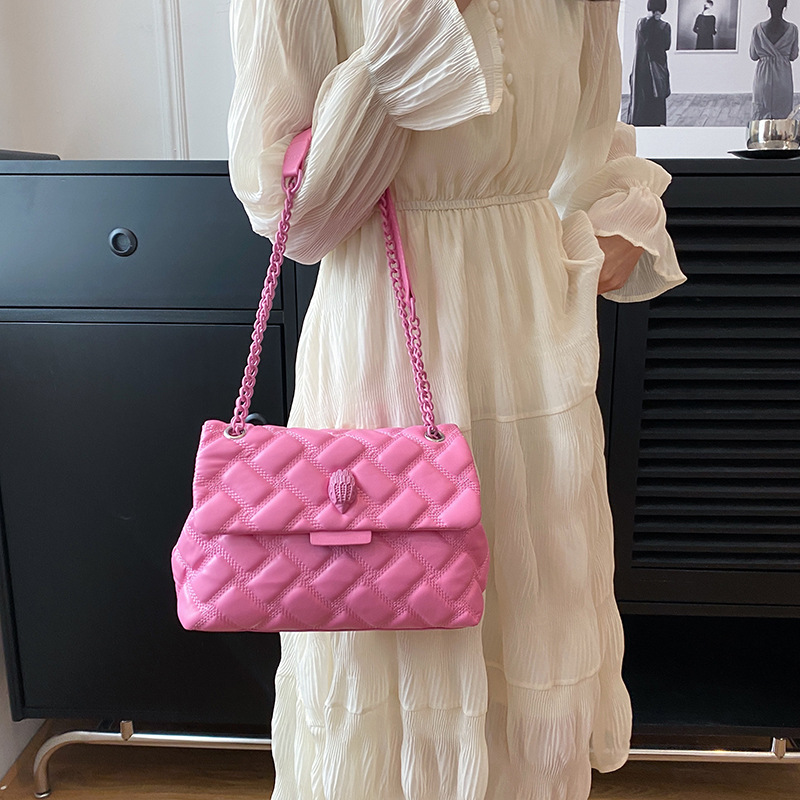 Damen Umhängetasche ⎜ Gestepptes Design mit Kette für Alltag und besondere Anlässe