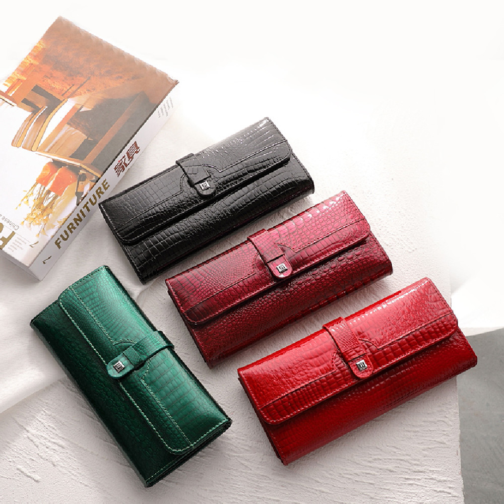 Damen Geldbörse aus Lackleder ⎜ Elegantes Portemonnaie mit Krokoprägung und sicherem Verschluss für Alltag und Ausgehen