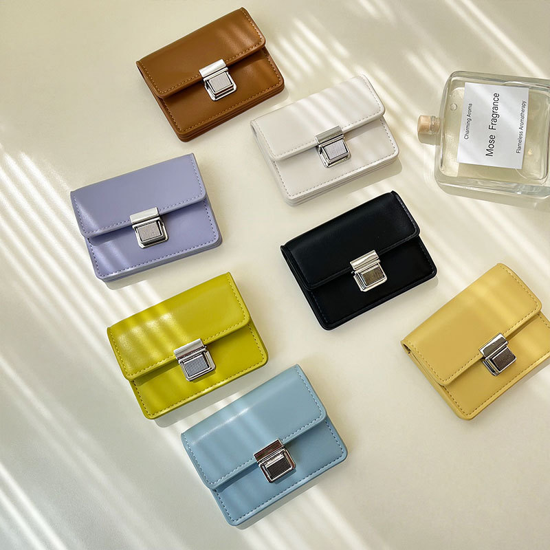 Kompakte Damen Geldbörse mit Klappverschluss ⎜ Mini Kartenetui in Pastellfarben mit Metallriegel und Fächern für Ausweise