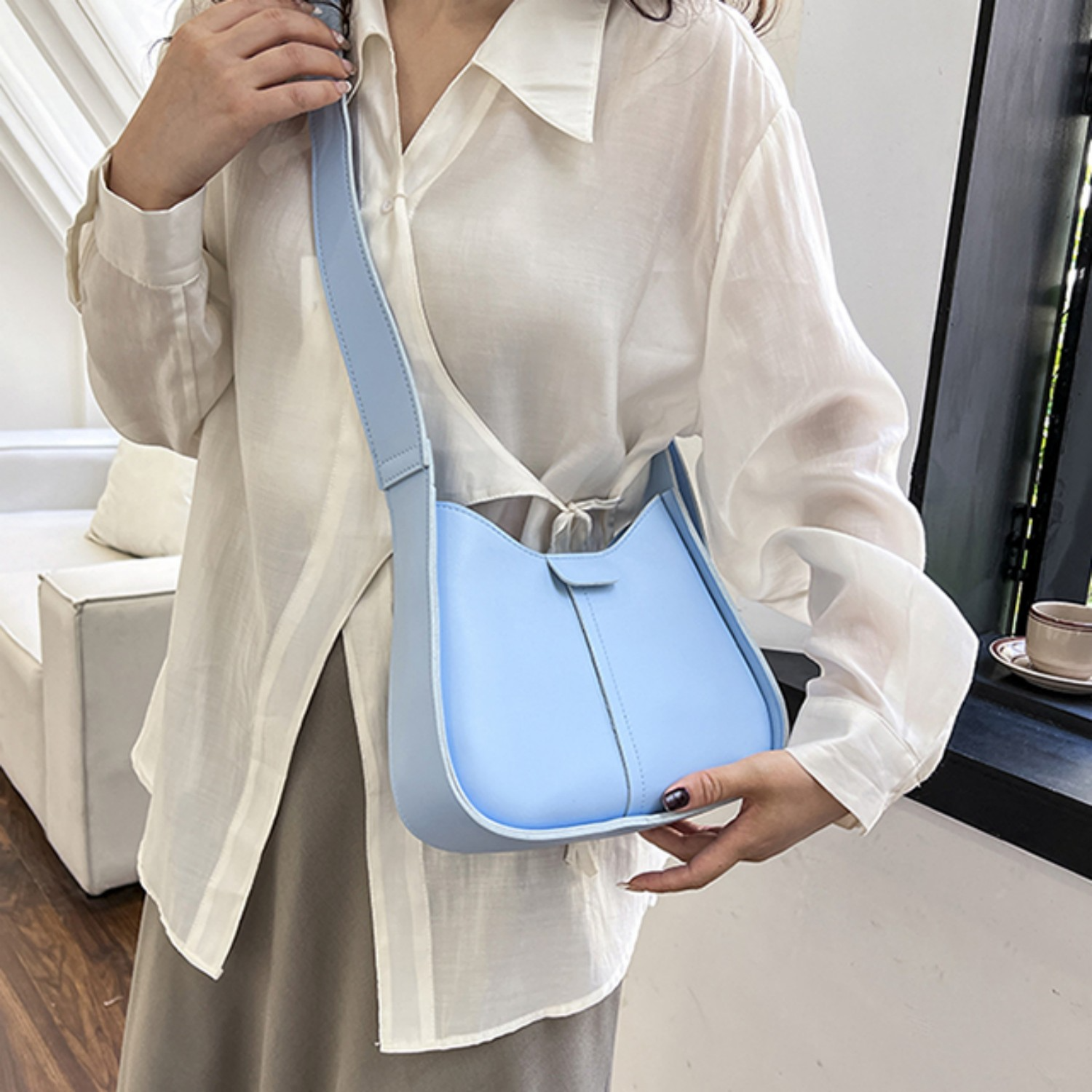 Umhängetasche für Damen ⎜ Schlichte Schultertasche mit edler Optik für Alltag und Freizeit