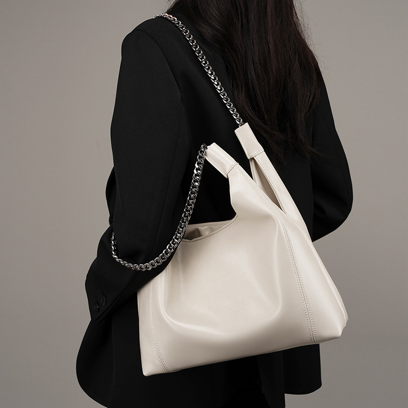 Shopper Tasche für Damen ⎜ Elegante Schultertasche mit Kettengriff und großem Stauraum für Alltag und Ausgehen
