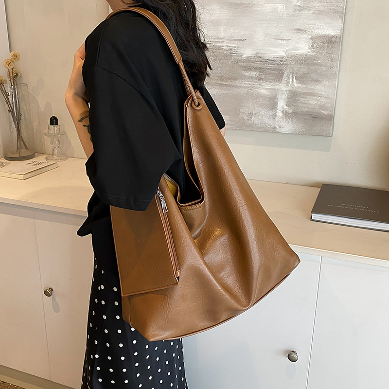Schultertasche für Damen ⎜ Große Casual-Tasche in Lederoptik mit viel Stauraum und modernem Design