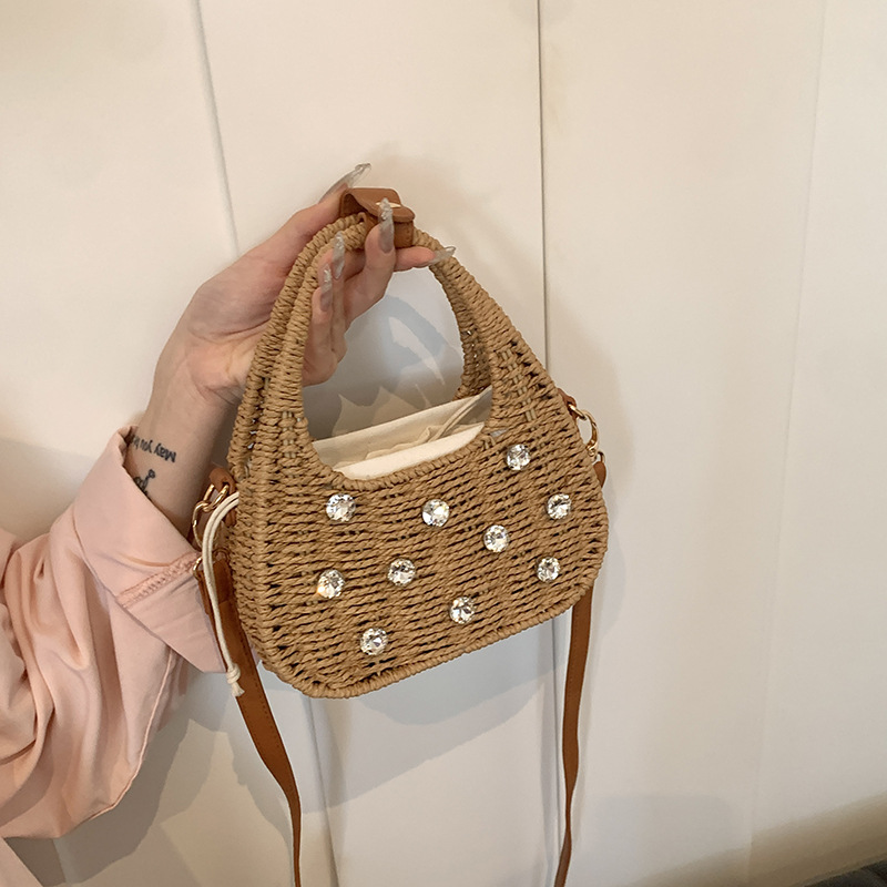 Damen Umhängetasche aus Strohgeflecht ⎜ Elegante Sommertasche mit Strass und abnehmbarem Schulterriemen
