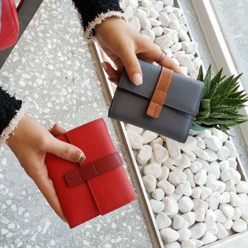 Damen Geldbörse aus Echtleder ⎜ Kurze Brieftasche mit Farbkontrast und mehreren Kartenfächern für den Alltag