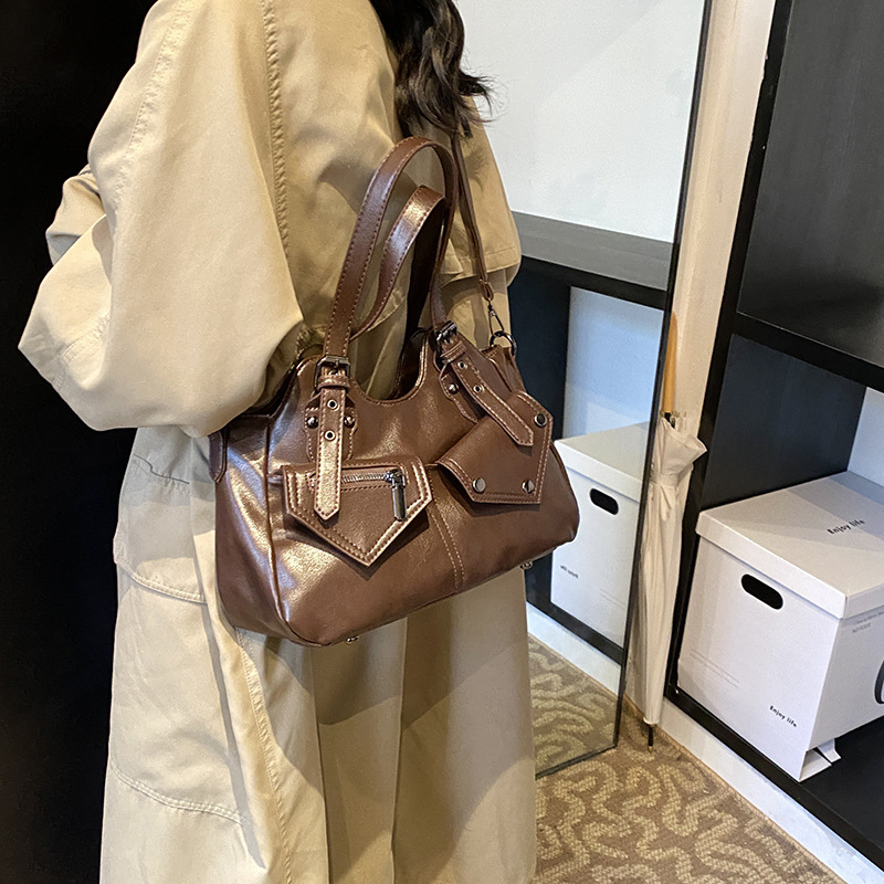 Schultertasche für Damen ⎜ Geräumige Handtasche im Retro-Stil mit aufgesetzten Fächern für den Alltag