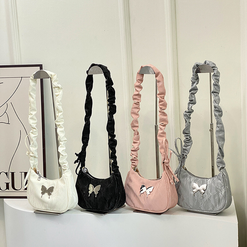 Schultertasche für Damen ⎜ Modische Umhängetasche mit Rüschenriemen und Schmetterlingsmotiv