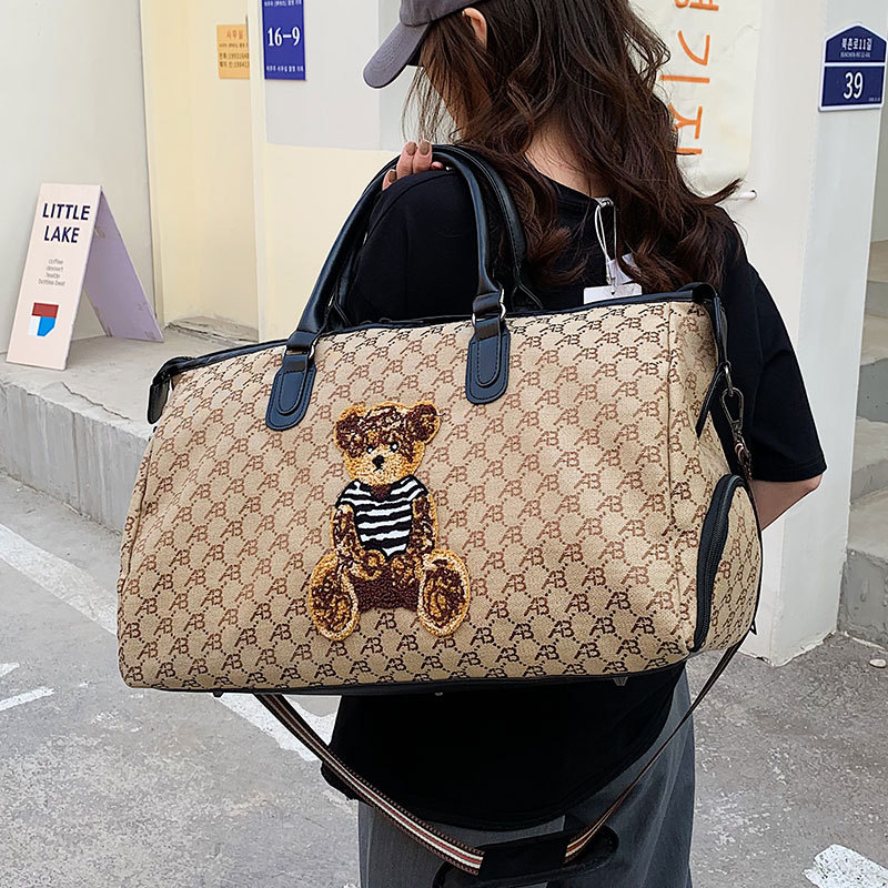 Reisetasche für Damen ⎜ Geräumige Sport- und Freizeittasche mit Tragegriffen und verspieltem Bärenmotiv