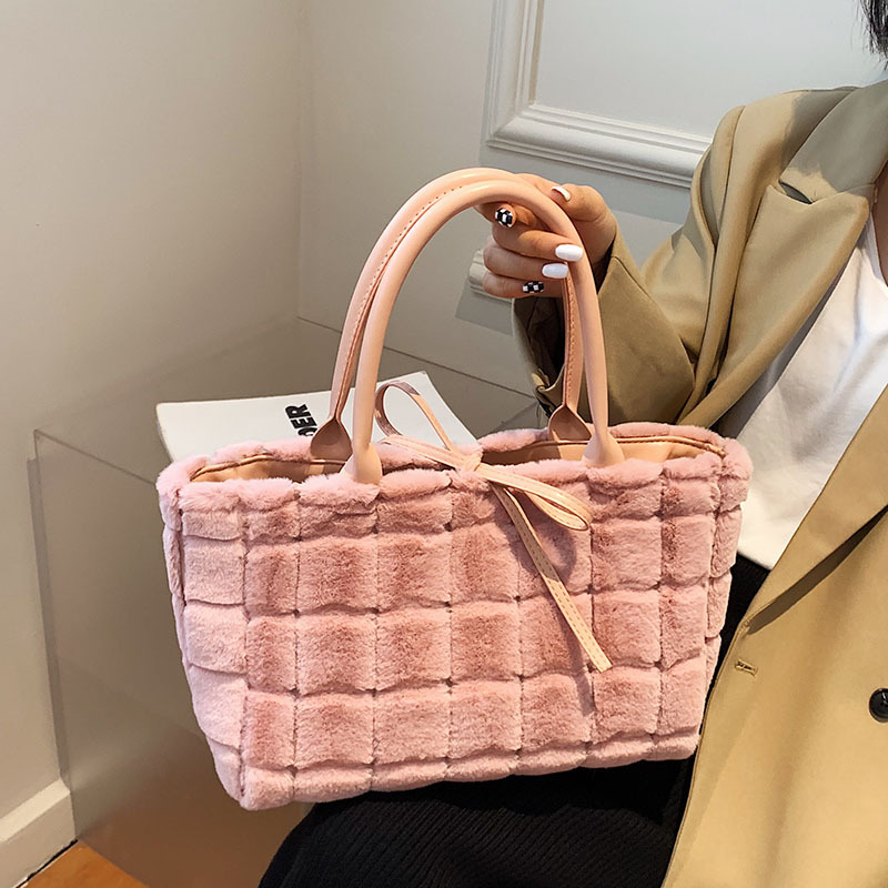Handtasche im Karomuster ⎜ Weiche Tragetasche für Damen aus Plüsch mit Schleifendetail und Kurzgriff