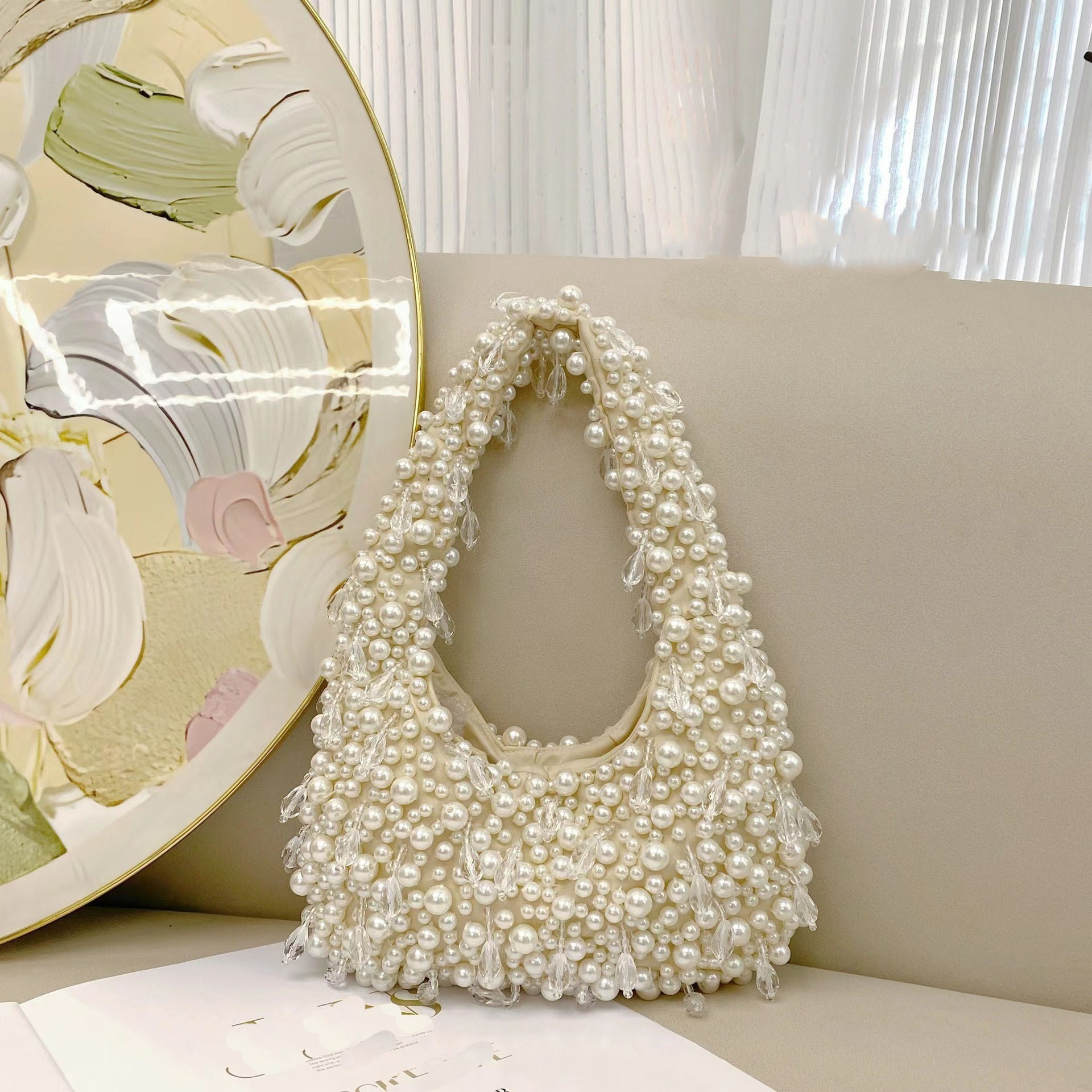 Perlen-Handtasche ⎜ Elegante Schultertasche mit Perlen- und Kristall-Details für besondere Anlässe