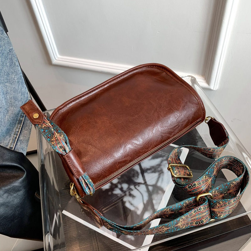 Umhängetasche für Damen ⎜ Schultertasche aus Kunstleder mit breitem Riemen für Alltag und Freizeit