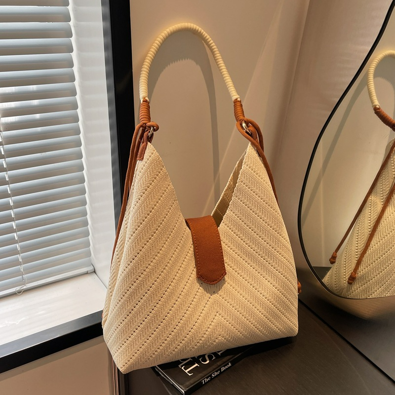 Shopper Tasche für Damen ⎜ Geräumige Underarm-Tasche mit Textilstruktur und stabilem Henkel für Alltag und Büro