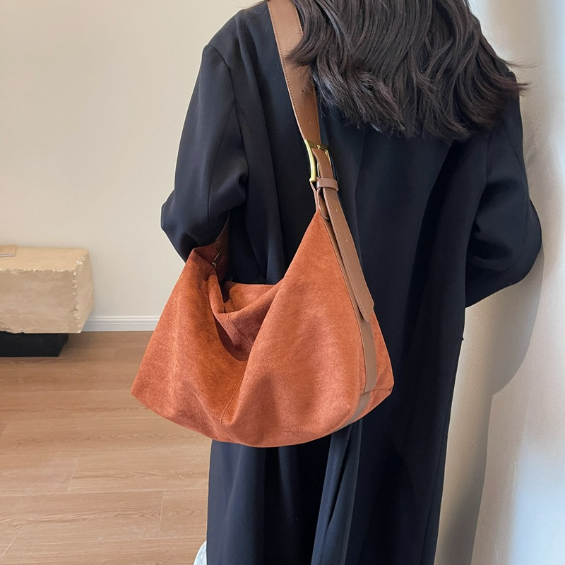 Hobotasche für Damen ⎜ Geräumiges Design mit breitem Riemen für Alltag, Arbeit und Freizeit