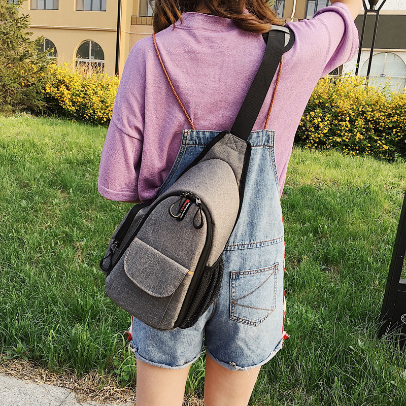 Kameratasche für unterwegs ⎜ Gepolsterte Crossbody-Tasche für DSLR mit Schutzfächern und leichtem Zugriff