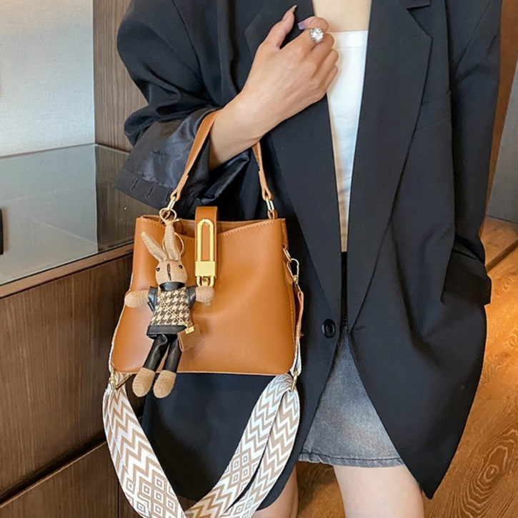 Modische Damen Handtasche ⎜ Handgefertigte Bucket Bag mit Praktischem Schulterriemen und Elegantem Verschluss