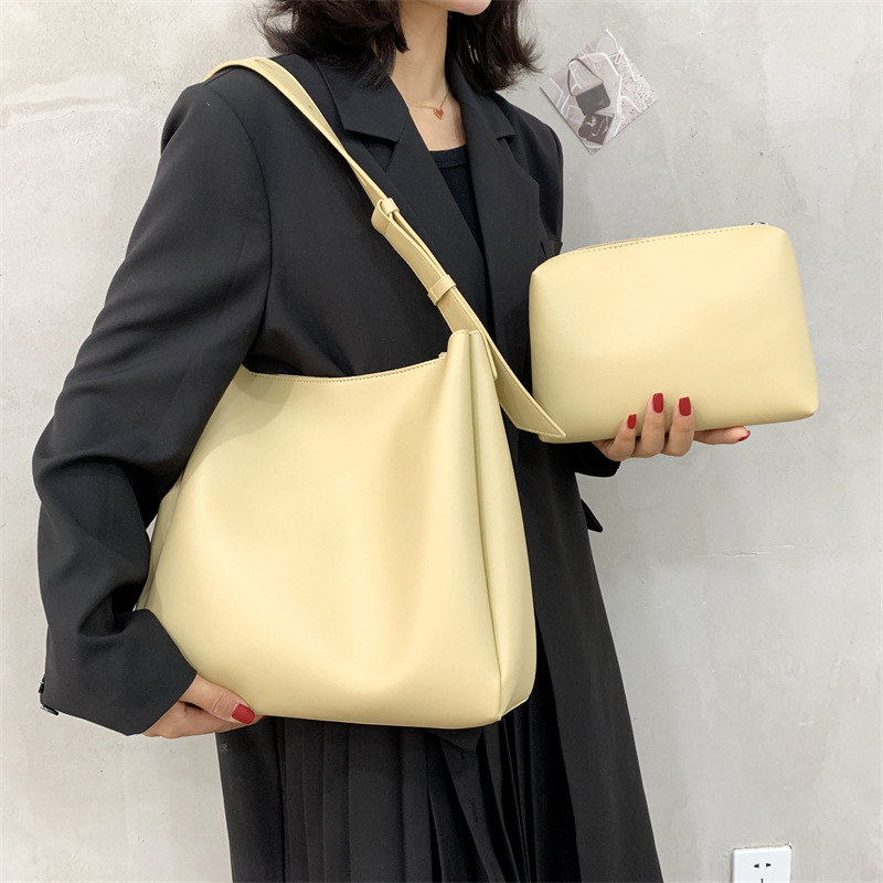 Große Schultertasche für Damen ⎜ Praktisches Design mit verstellbarem Tragegurt und zusätzlicher Tasche