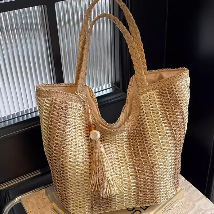 Strandtasche für Damen aus Strohgeflecht ⎜ Leichte Schultertasche mit Quaste für Sommer und Urlaub