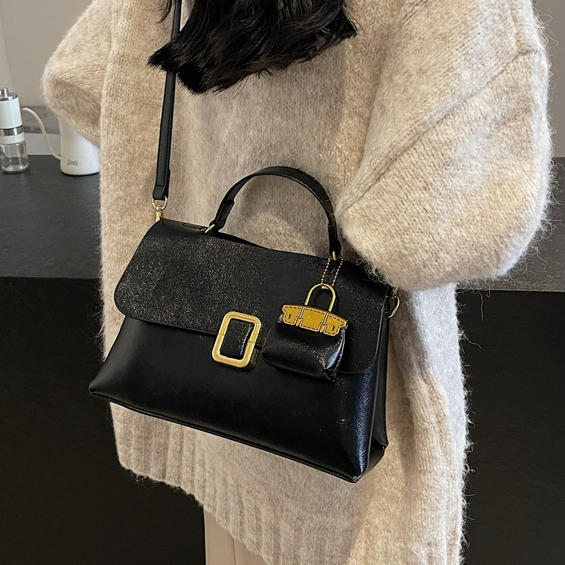 Handtasche für Damen ⎜ Elegante Schultertasche mit Schloss-Detail