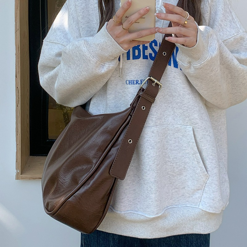 Schultertasche im Retro-Look ⎜ Weiche Alltagstasche für Damen mit Verstellbarem Riemen und Großem Stauraum
