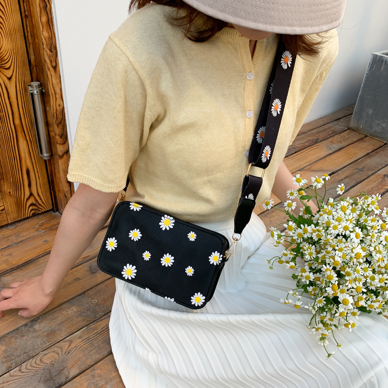 Crossbody Tasche für Damen ⎜ Modische Schultertasche mit Blumenmuster und verstellbarem Trageriemen