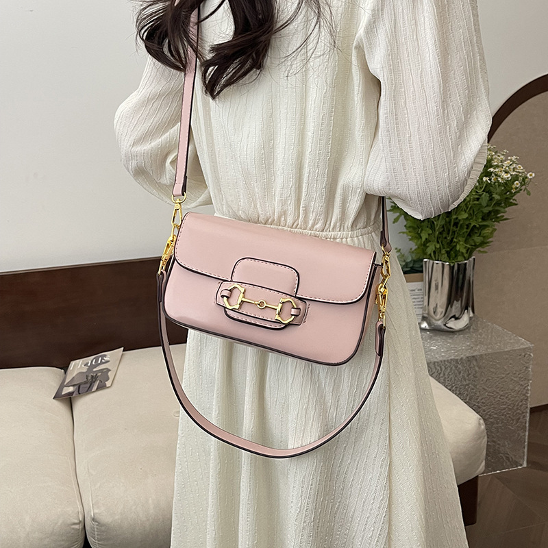 Umhängetasche mit Schnallendetail ⎜ Kompakte Crossbody Tasche für Damen im Schlichten Design mit Verstellbarem Gurt