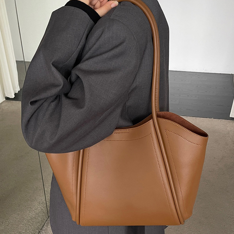 Damen Schultertasche aus Echtleder ⎜ Große Tragetasche mit Eleganter Form und Langen Tragegriffen