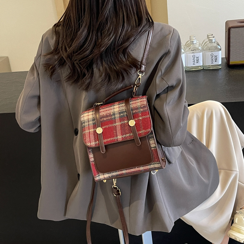 Damen Rucksack im Retro-Stil ⎜ Karierter Tagesrucksack mit großem Stauraum für Alltag und Reisen