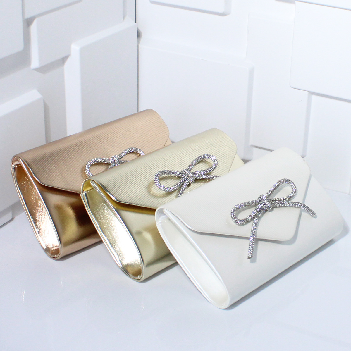Abend-Clutch mit Schleifen-Design ⎜ Elegante Tasche mit Glitzerakzenten für festliche Anlässe