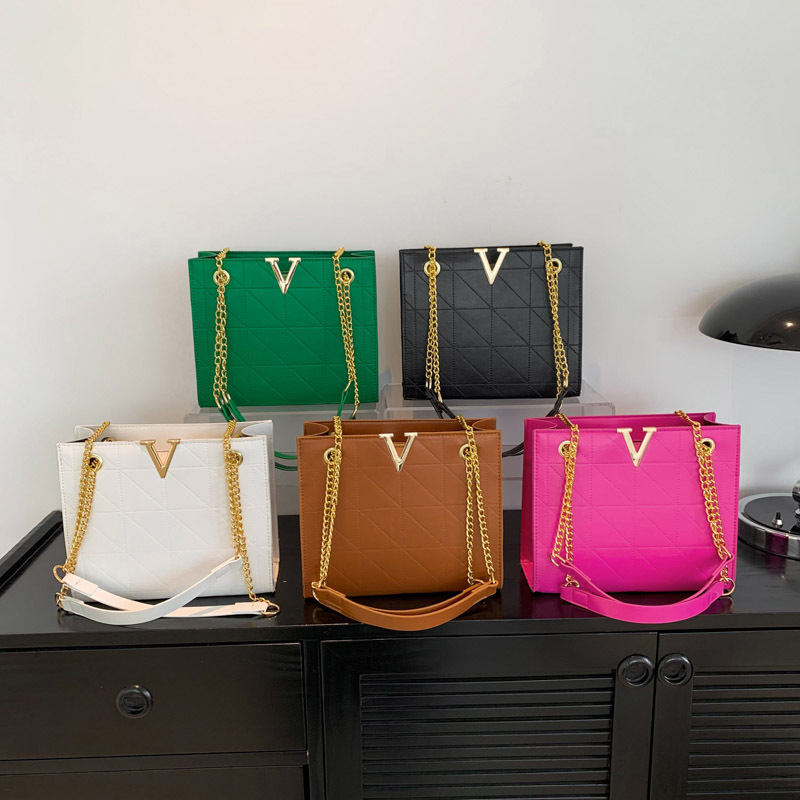 Handtasche für Damen ⎜ Modische Umhängetasche mit Kettenriemen im Retro-Stil für Alltag und Ausgehen