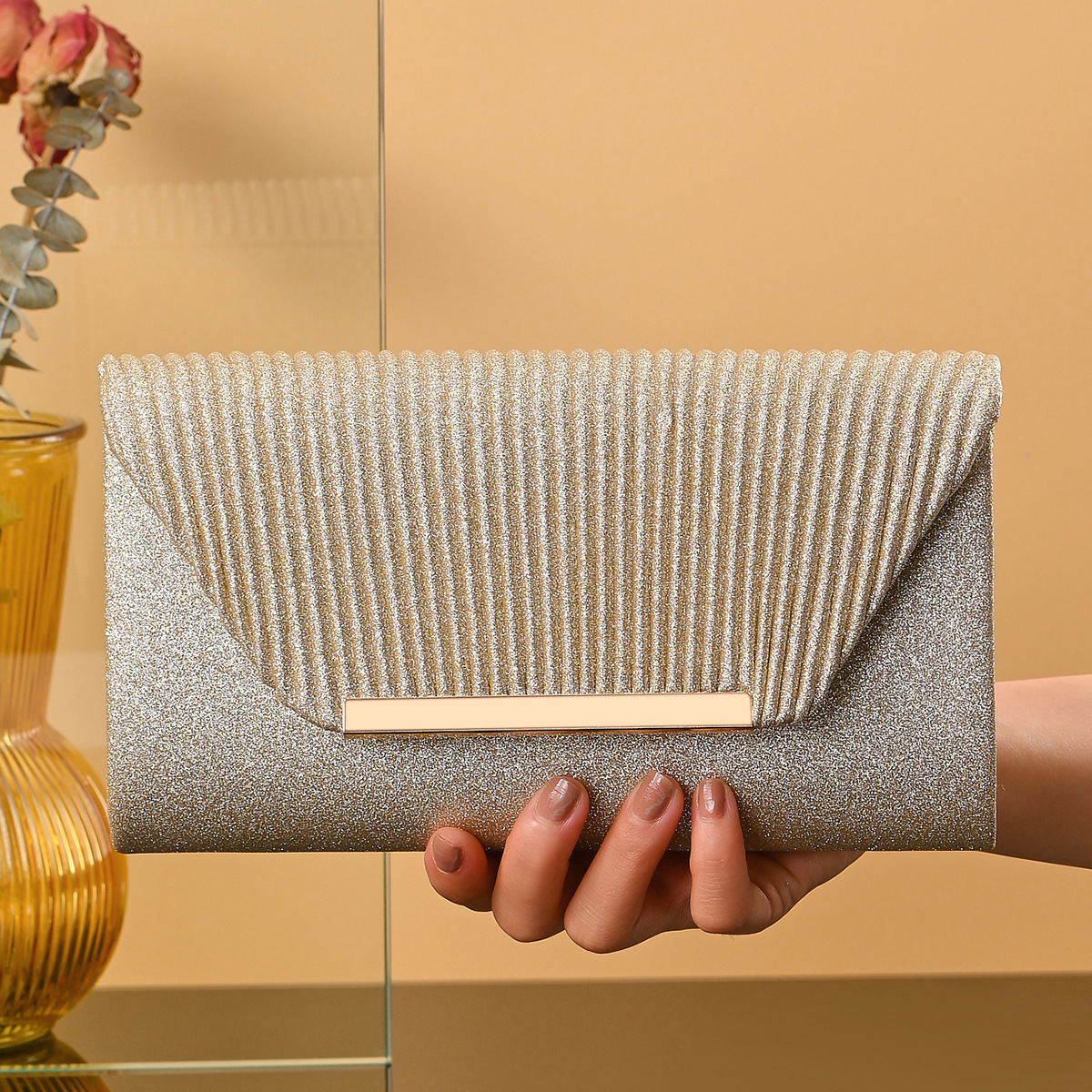 Festliche Clutch für Damen ⎜ Glänzende Handtasche mit Magnetverschluss für elegante Anlässe
