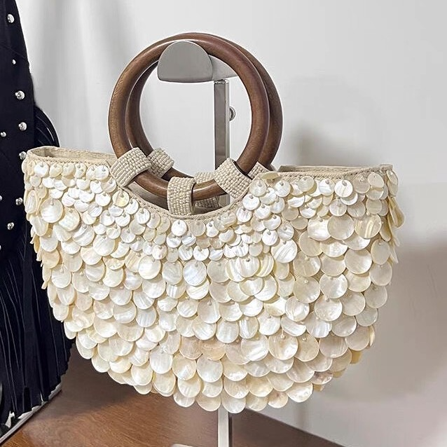 Handtasche aus Muscheln ⎜ Elegante Damen Tasche mit Holzgriffen und handgefertigten Details
