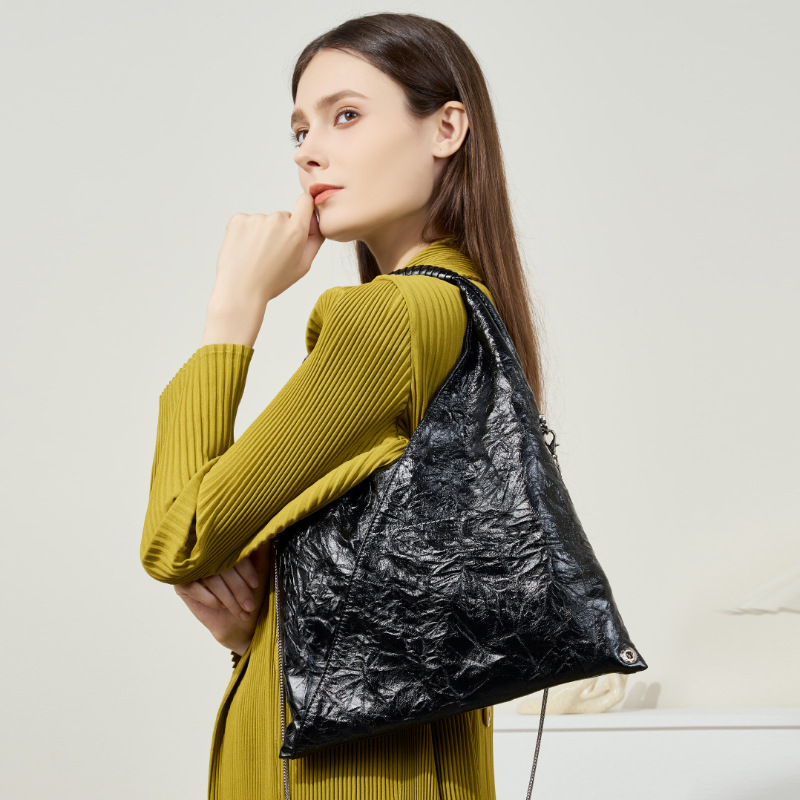 Schultertasche für Damen ⎜ Leichte Ledertasche mit viel Stauraum für Alltag und Freizeit