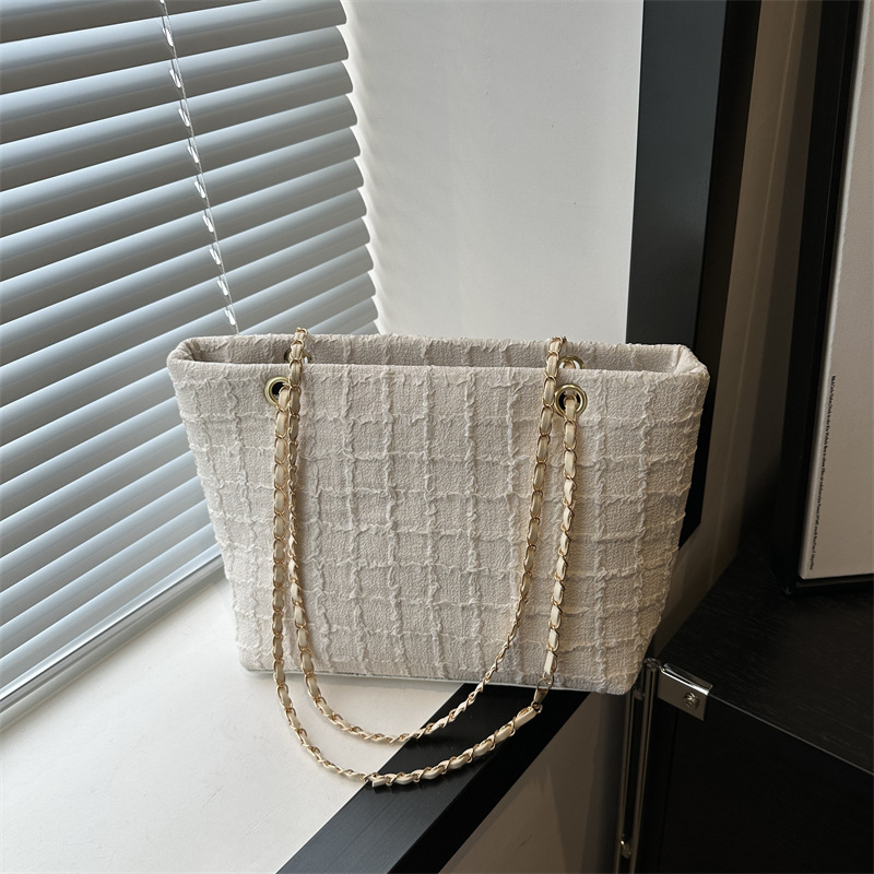 Schultertasche für Damen ⎜ Elegante Handtasche mit Kettenriemen und großem Stauraum für Alltag und Büro