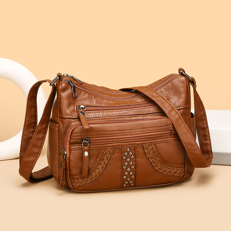 Umhängetasche für Damen ⎜ Mehrlagige Schultertasche aus Lederoptik mit Nieten und Fächern für Alltag und Freizeit