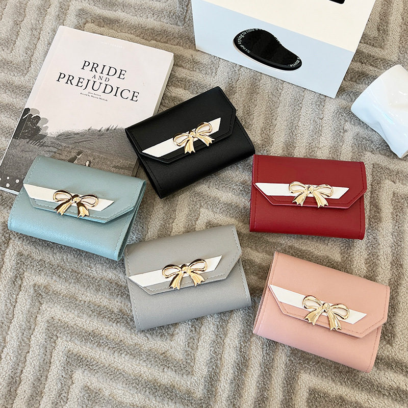 Damen Geldbörse mit Schleife ⎜ Kompakte dreifach faltbare Brieftasche mit Druckknopf und elegantem Design