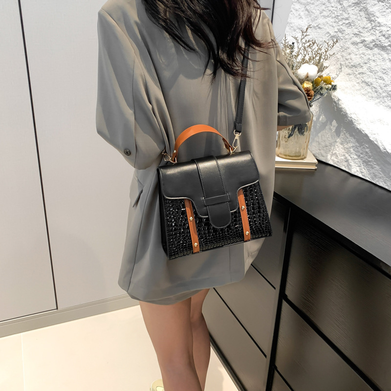 Damen Handtasche Im Retro-Stil ⎜ Umhängetasche Mit Kroko-Optik Und Kontrastfarben Für Alltag Und Ausgehen