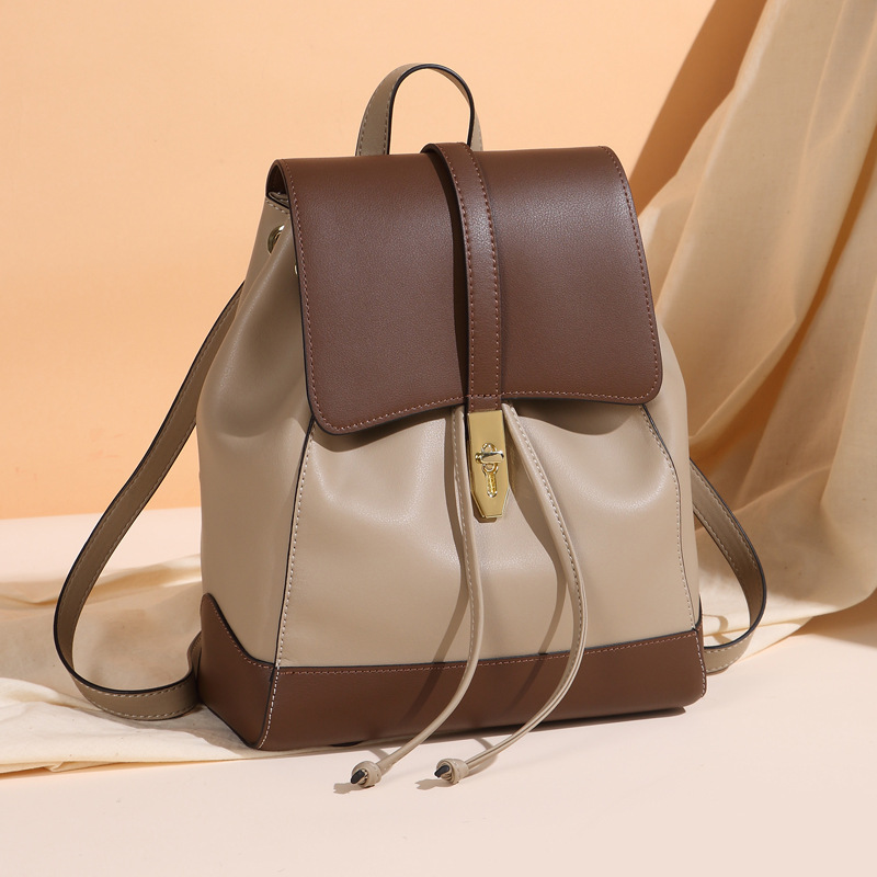Damen Rucksack aus Kunstleder ⎜ Stilvoller Tagesrucksack mit Kordelzug und sicherem Steckverschluss für unterwegs