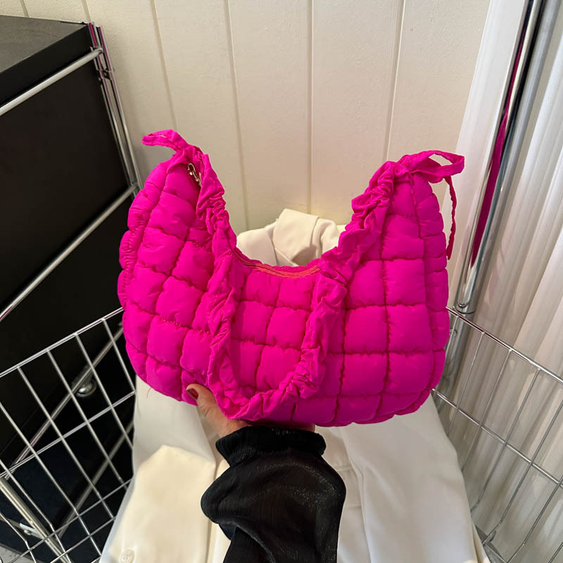 Quilted Schultertasche für Damen ⎜ Modische Henkeltasche mit verstellbarem Tragegurt und raffiniertem Design