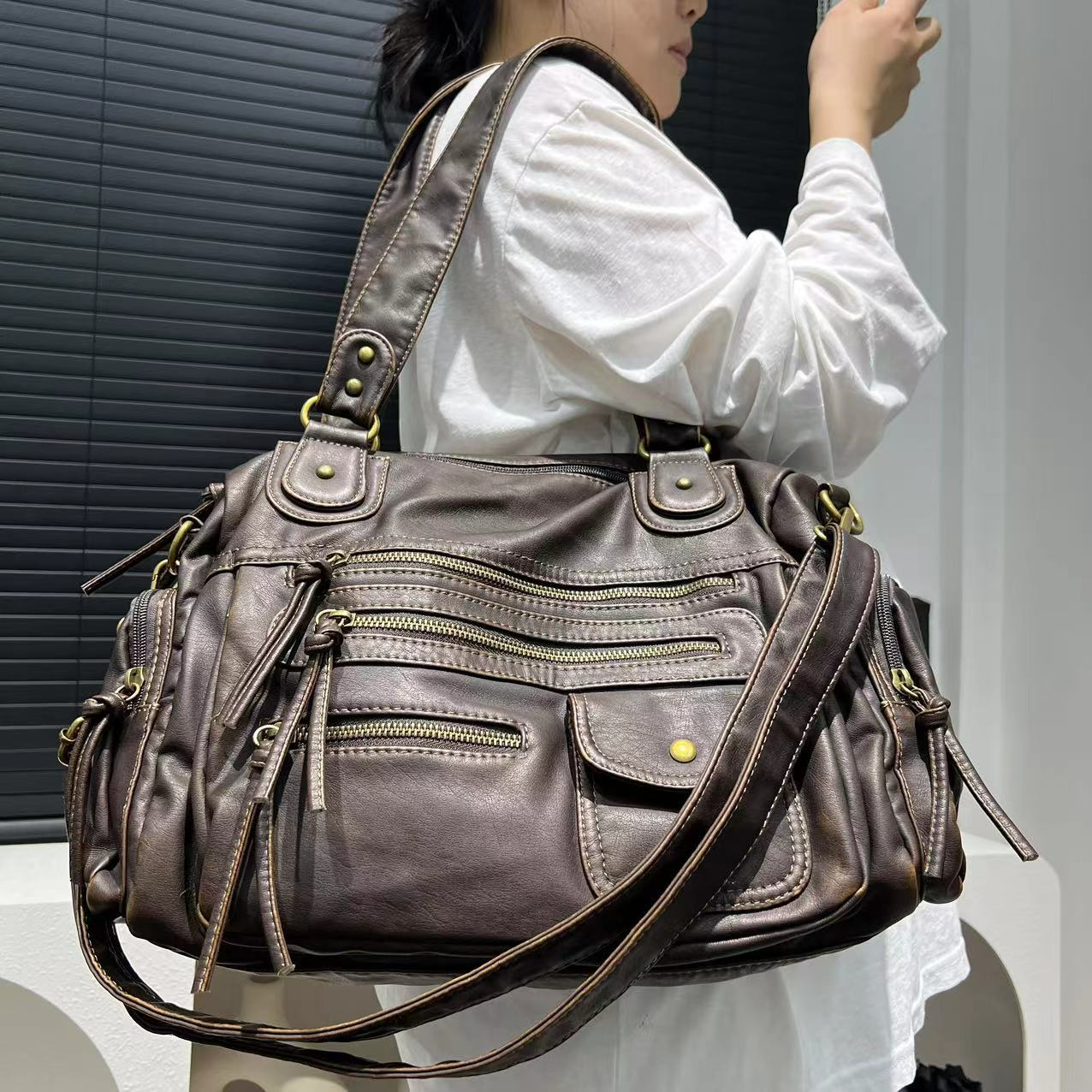 Damen Handtasche ⎜ Vintage Look mit Viel Stauraum und Mehreren Reißverschlussfächern