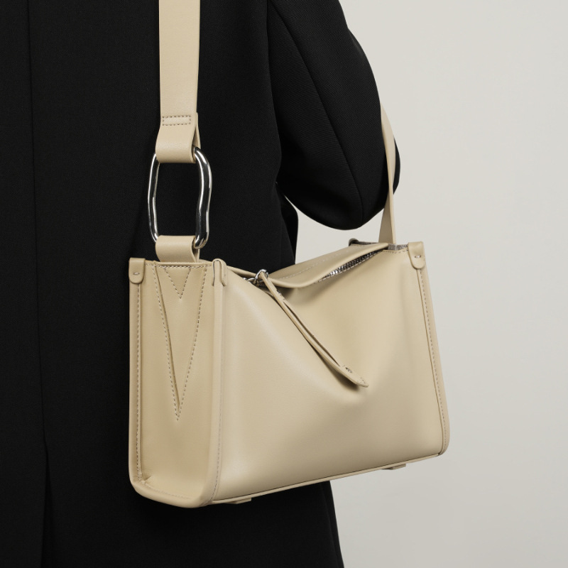 Damen Umhängetasche ⎜ Geräumige Schultertasche aus Leder mit modernem Design und verstellbarem Riemen