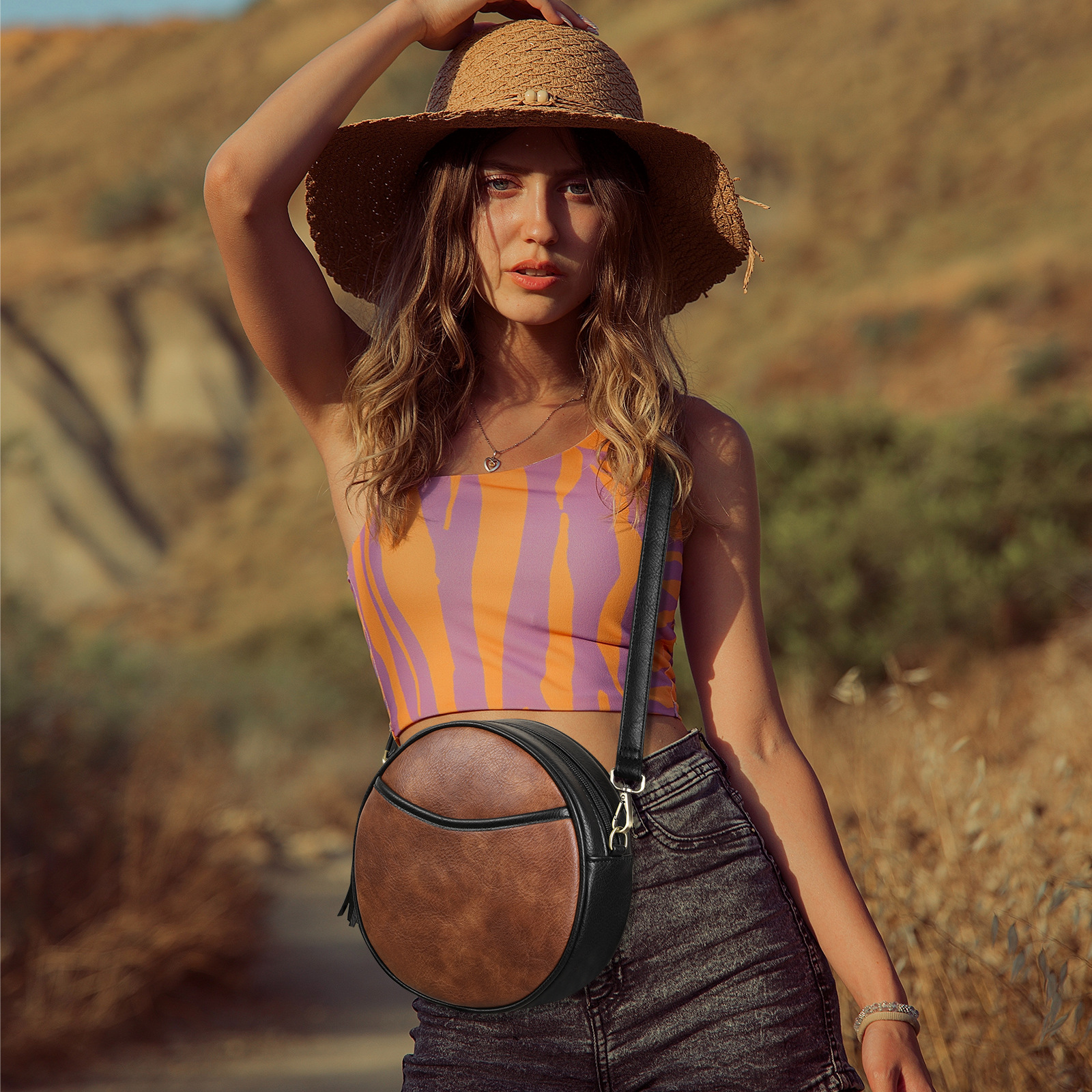 Runde Umhängetasche für Damen ⎜ Kleine Retro-Tasche aus Kunstleder mit verstellbarem Schultergurt