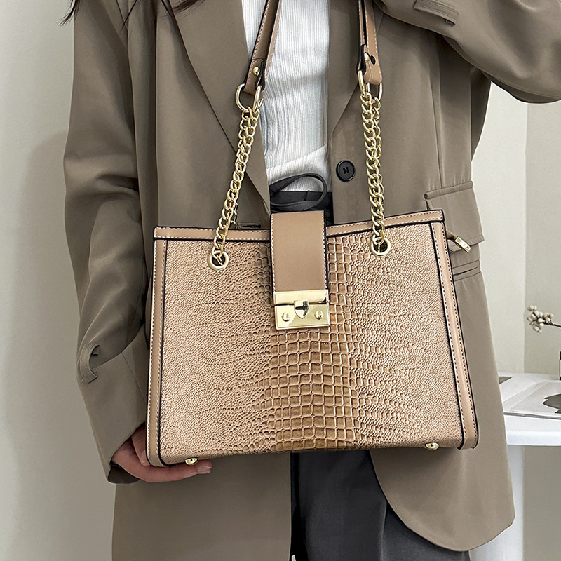 Schultertasche für Damen ⎜ Stilvolle Alltagstasche mit Krokoprägung und goldener Kette für Büro und Freizeit