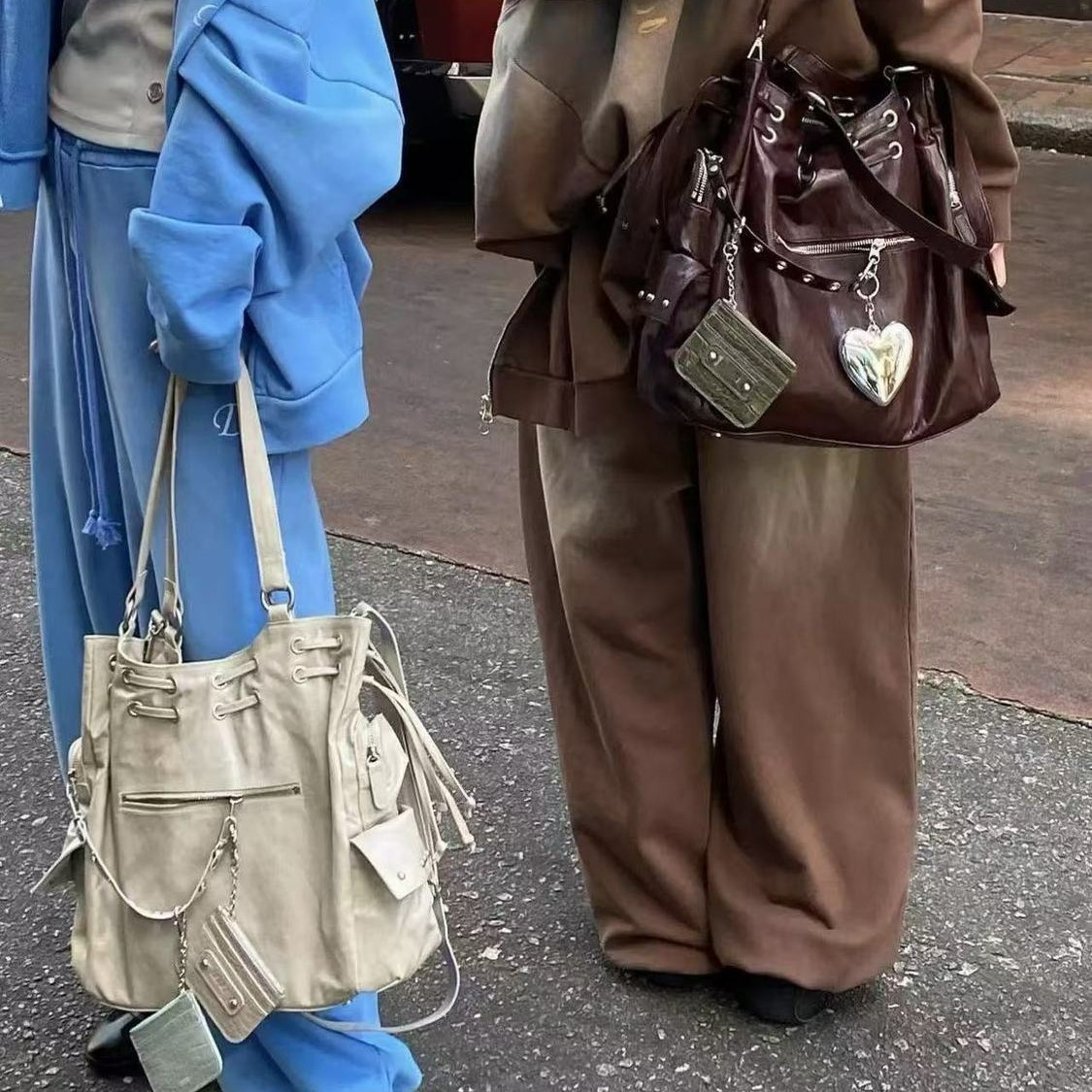 Große Damen Umhängetasche mit Nieten ⎜ Viel Stauraum und seitliche Zierdetails für stilvollen Alltagslook