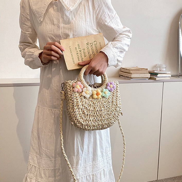Strohtasche für Damen ⎜ Süßes Blumen-Design mit praktischem Henkel und Schultergurt
