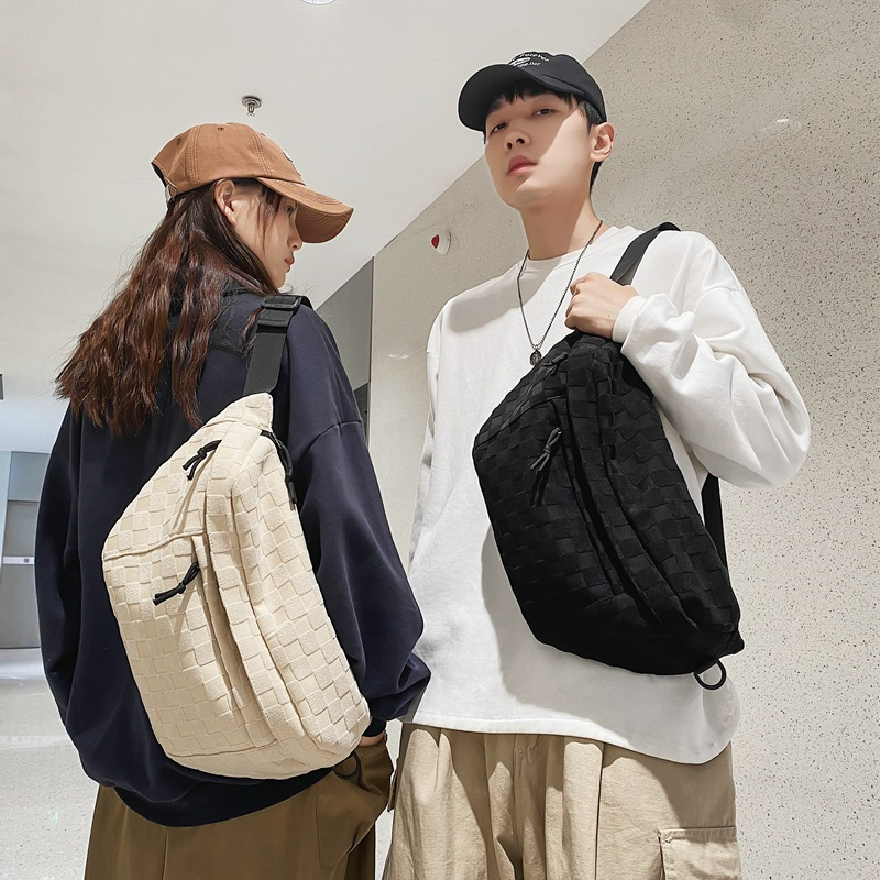 Brusttasche für Damen und Herren ⎜ Stylische Umhängetasche mit Karomuster und viel Stauraum für unterwegs