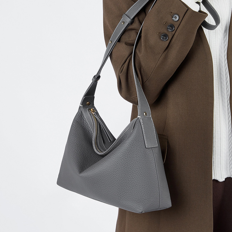 Schultertasche aus Echtleder ⎜ Minimalistische Umhängetasche für stilvolle Outfits im Alltag