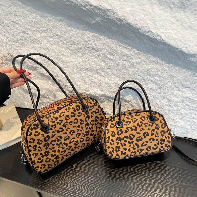 Bowlingtasche für Damen ⎜ Handtasche mit Leopardenmuster im Vintage-Stil für Alltag und Freizeit
