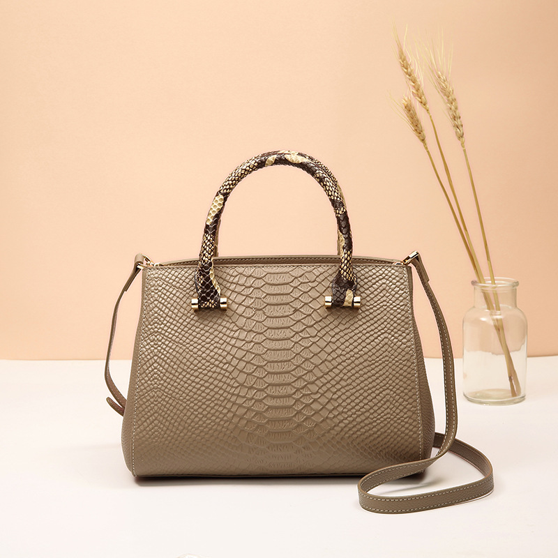 Handtasche für Damen ⎜ Edle Tragetasche aus Leder mit Schlangenmuster und abnehmbarem Schulterriemen