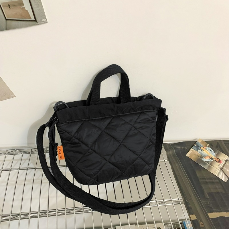Umhängetasche mit Steppdesign ⎜ Leichte Tragetasche für Damen mit Kurzem Griff und Verstellbarem Schulterriemen